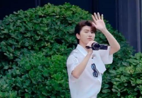 明星都喜欢拍照嘛,拍照成瘾的娱乐圈风尚