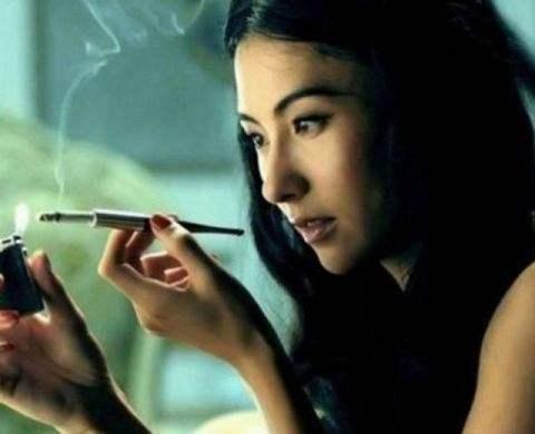 有哪些女明星吸烟,盘点那些吸烟的女明星风采