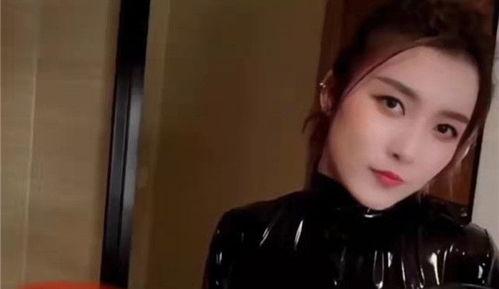 网红聂小雨黑色皮衣什么,演绎街头时尚魅力